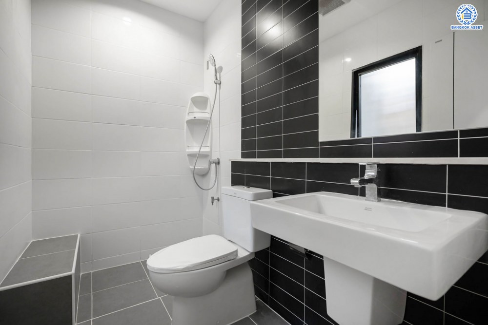 บ้านมือสองตกแต่งใหม่ โครงการ ซิกเนเจอร์ กัลปพฤกษ์ เนื้อที่ 17.10 ตร.ว. ฟังก์ชัน 3 ห้องนอน 3 ห้องน้ำ 2 ที่จอดรถ บ้านสูง 3 ชั้น ภายในกว้าง พื้นที่ใช้สอยเยอะ บนทำเลเดินทางสะดวก ติดถนนกัลปพฤกษ์ เชื่อมต่อกาญจนาภิเษก ใกล้รถไฟฟ้าสายสีน้ำเงิน "สถานีหลักสอง"...